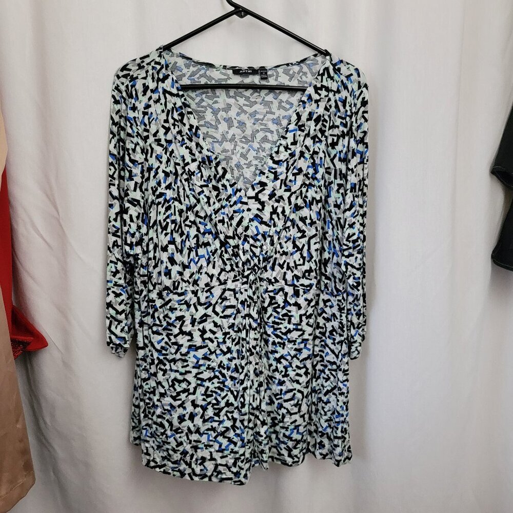 Apt. 9 Blouse Top BOHO twist front geometric 1X Plus abstract Rayon tunic artsy